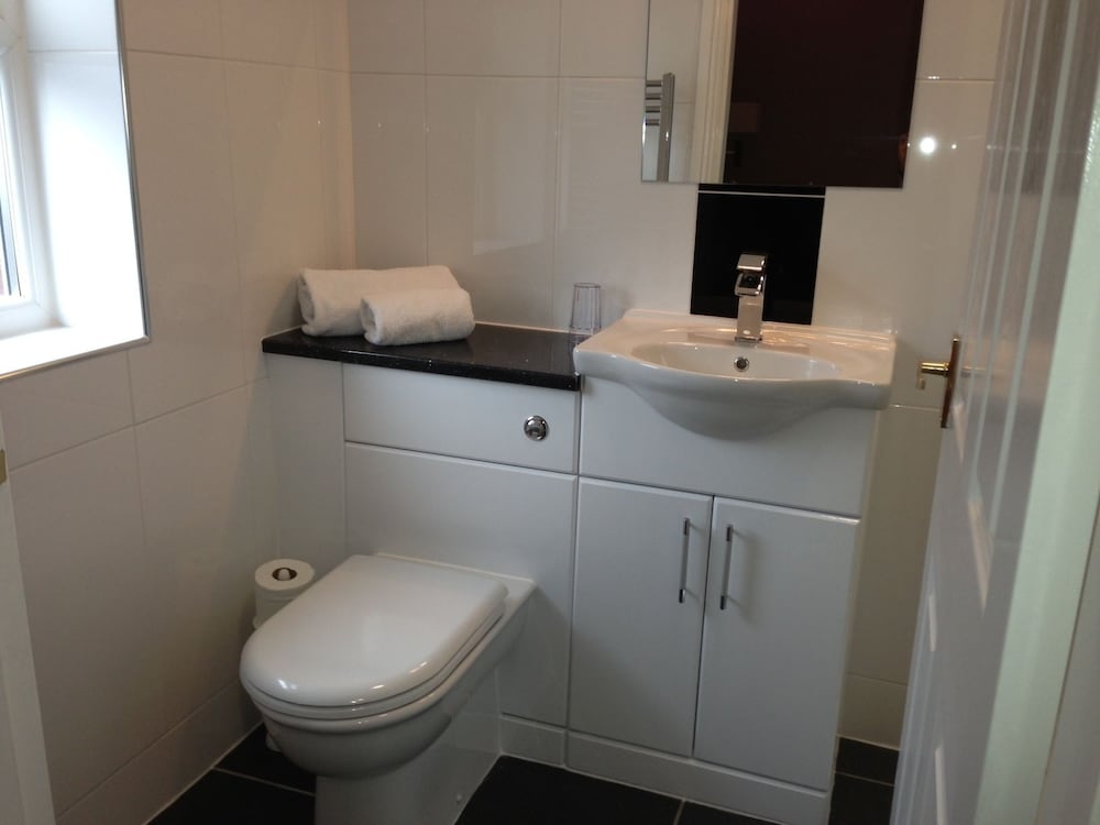 Ely House Hotel 2/40