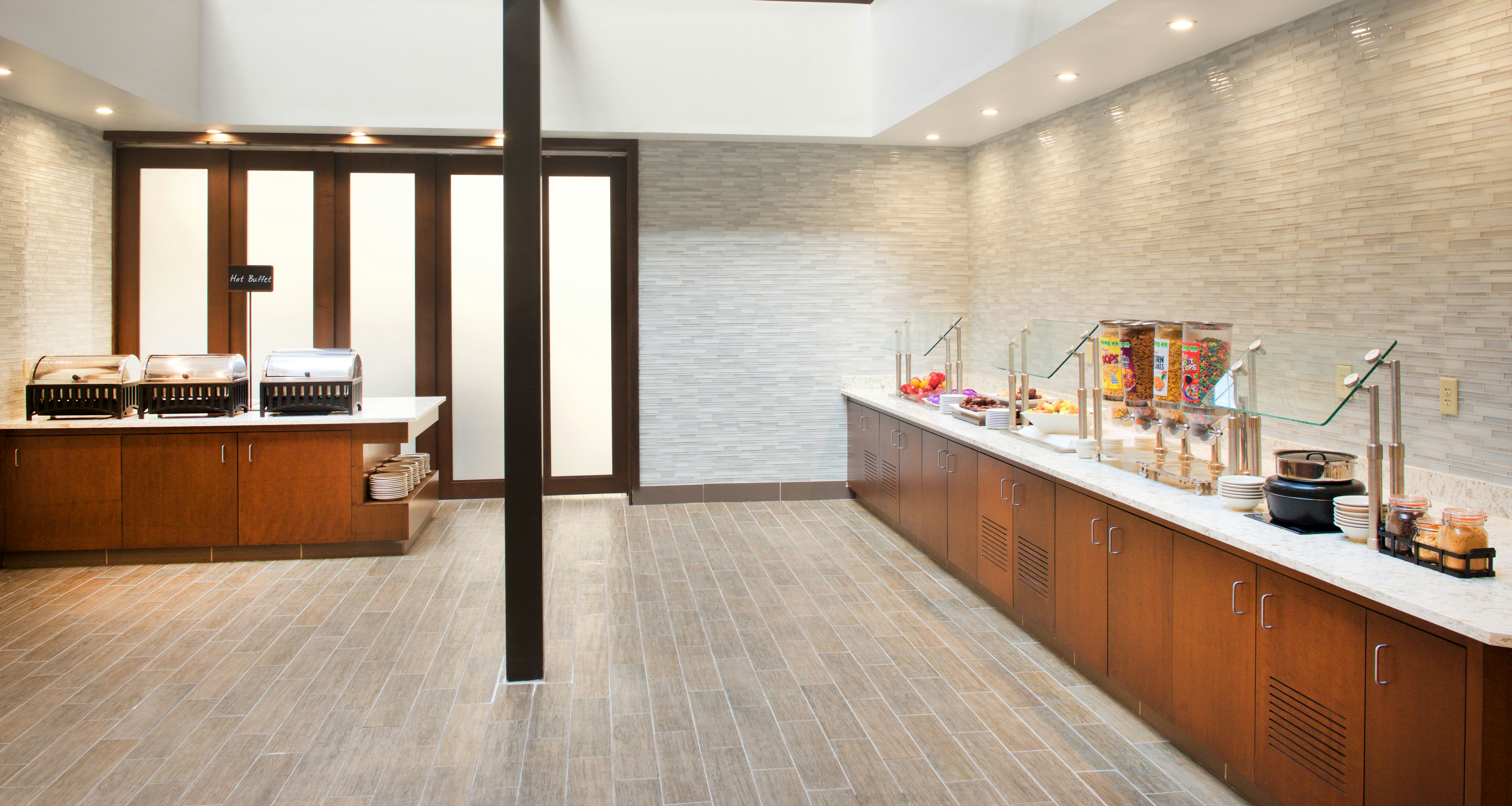 Embassy Suites by Hilton Cincinnati Northeast Blue Ash 20/54