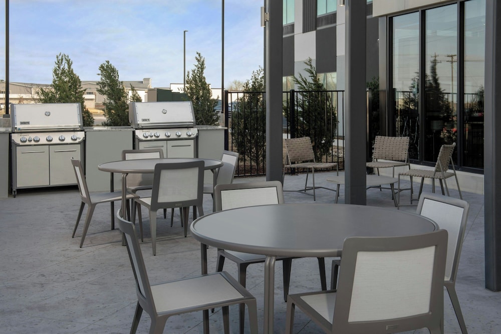 Fairfield by Marriott Inn & Suites Paris 17/25