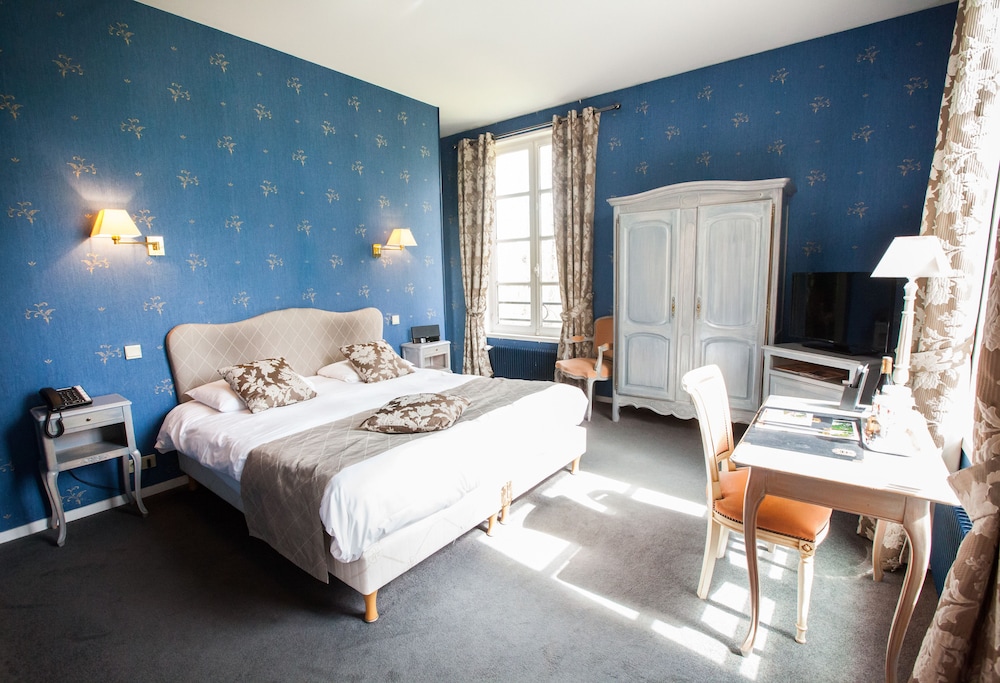 Chateau De Bellefontaine 6/50