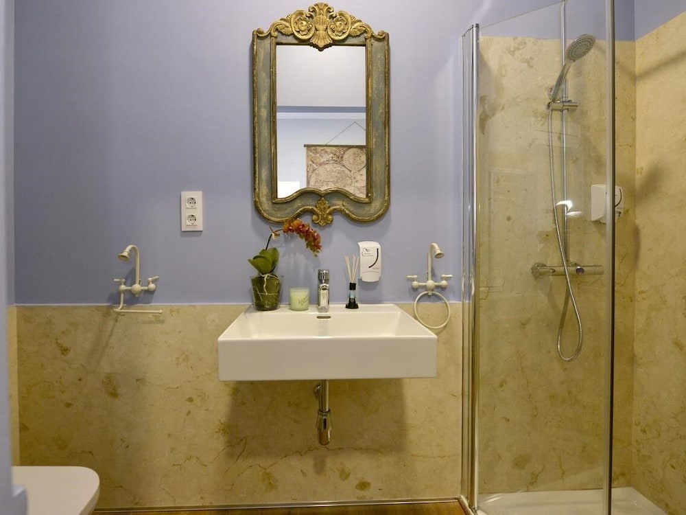 SUPERIOR, QUADRUPLE, CITY VIEW, PRIVATE BATHROOM, BALCONY