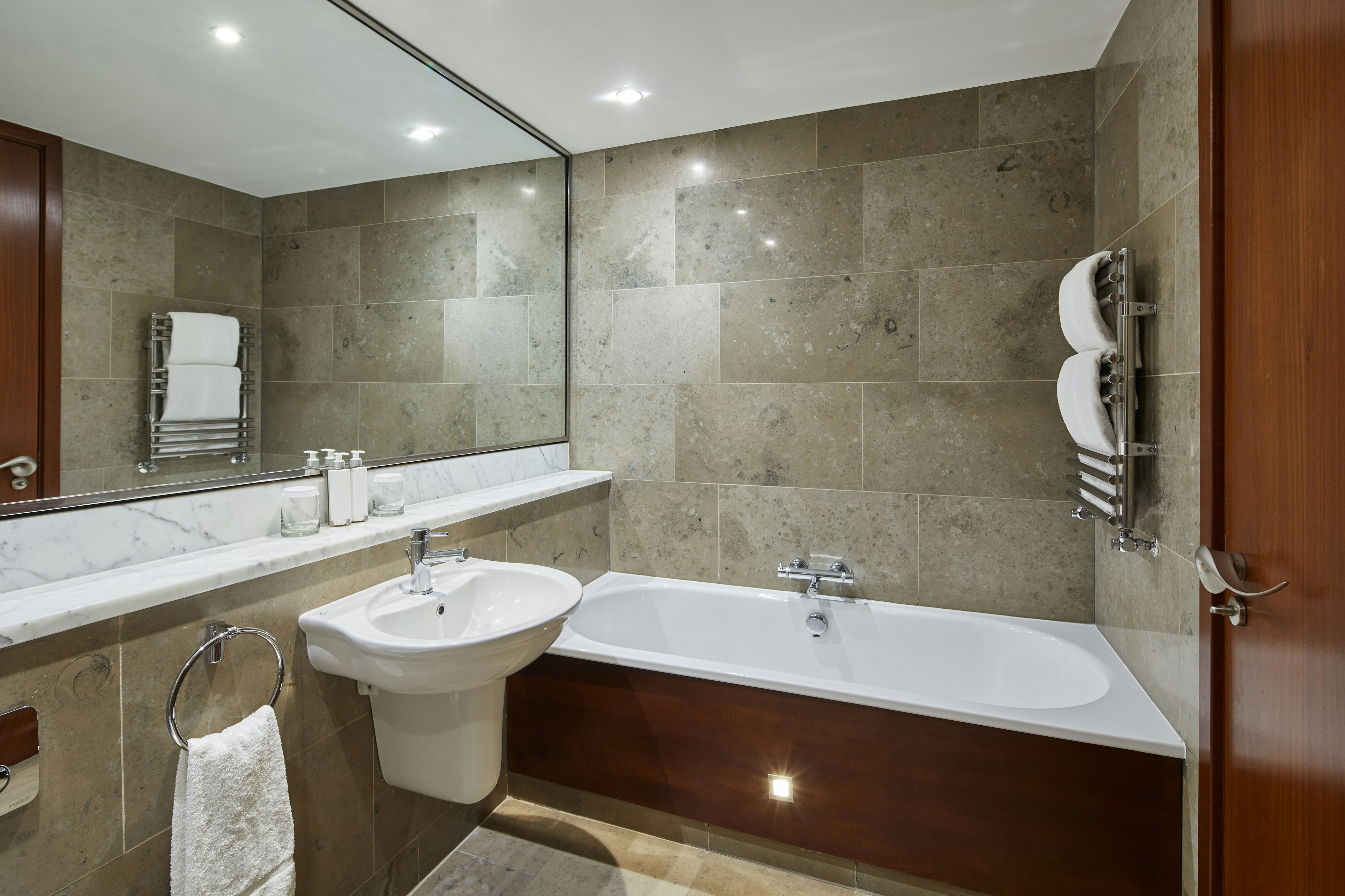 The g Hotel & Spa 40/41