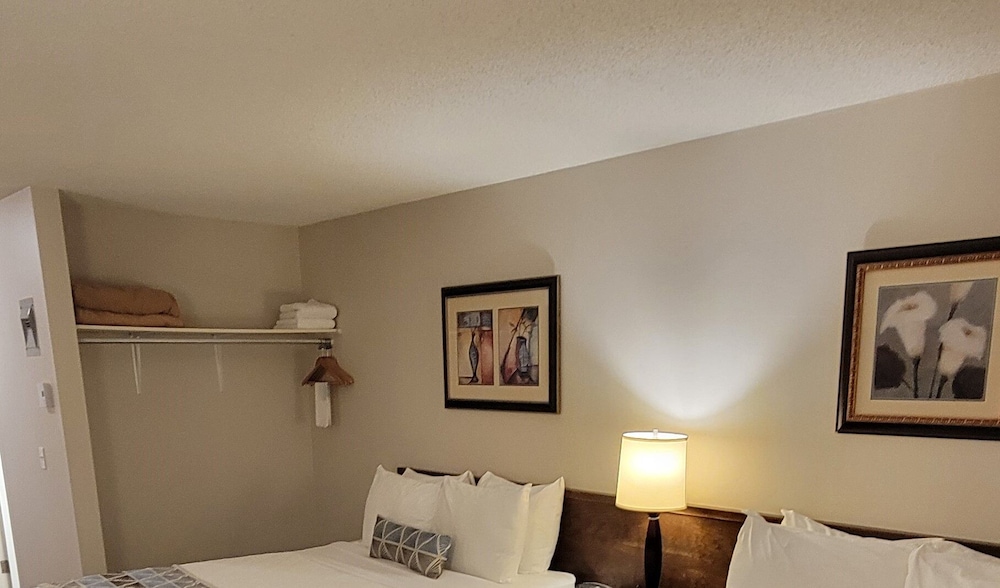 Recreation Inn & Suites 43/63