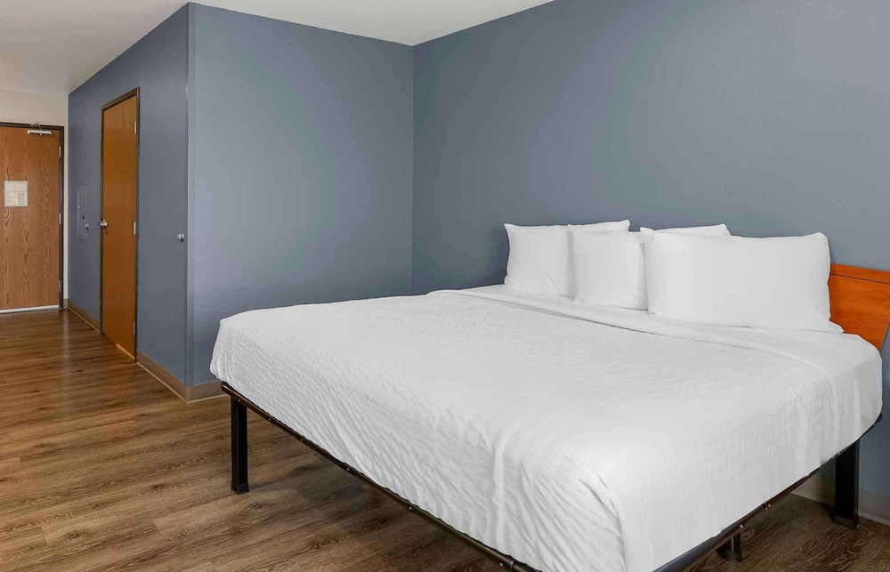 Extended Stay America Select Suites - Cleveland - Airport 19/33
