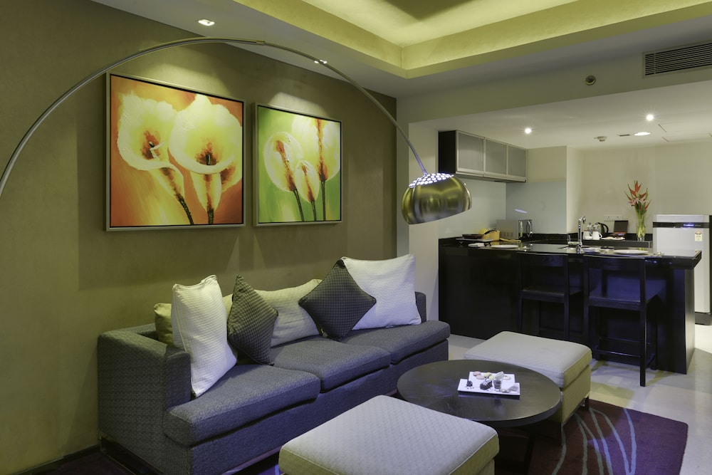 DAVANAM SAROVAR PORTICO SUITES 22/34