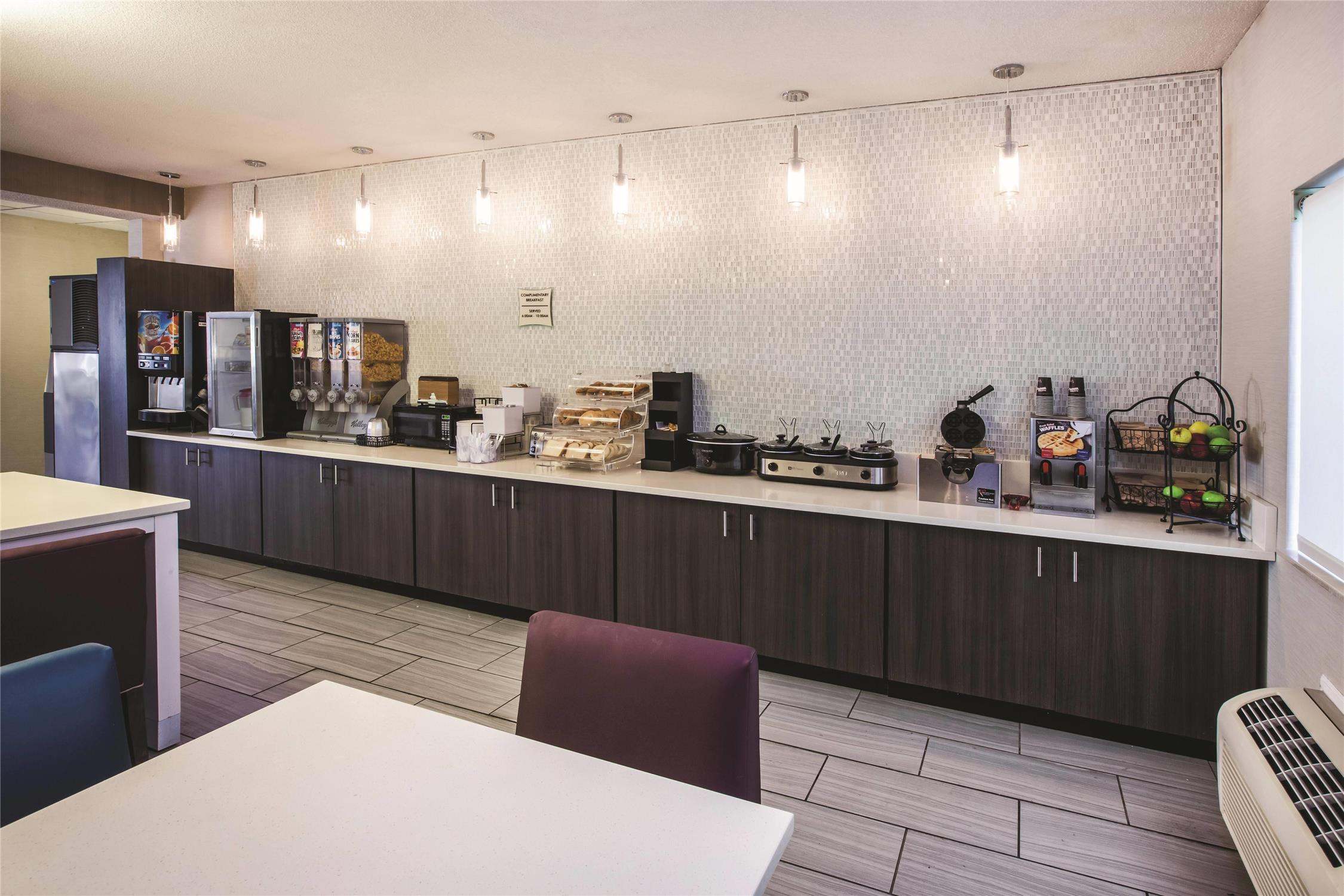 La Quinta Inn Indianapolis North at Pyramids 31/43