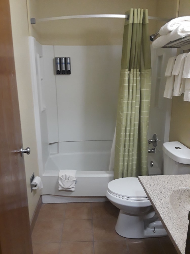 Faribault Hometown Inn & Suites 9/41