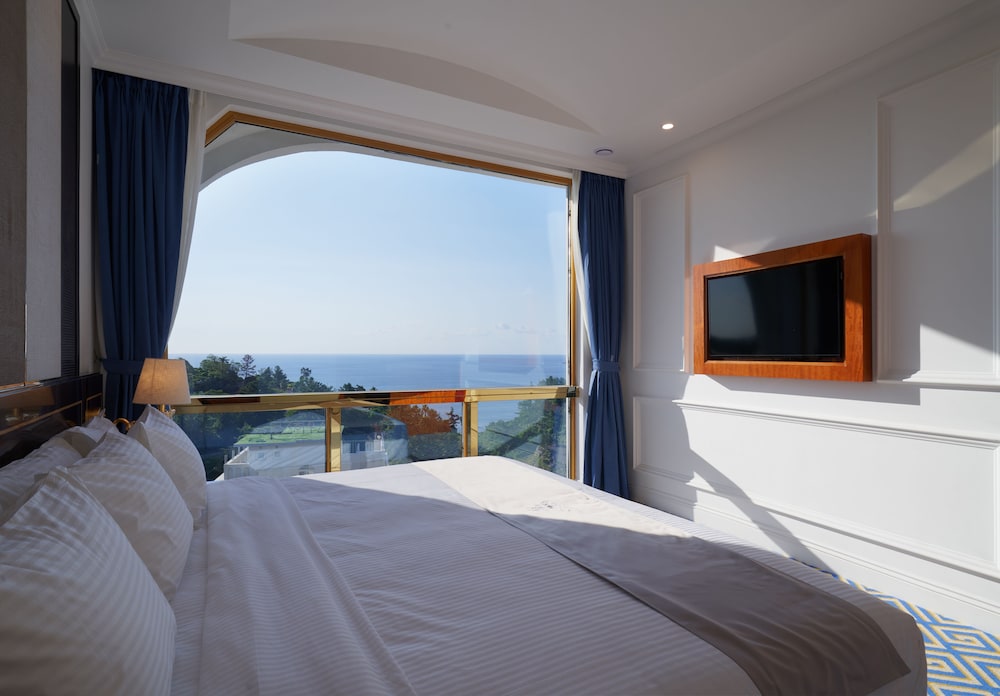 Goldone Hotel And Suites 28/72