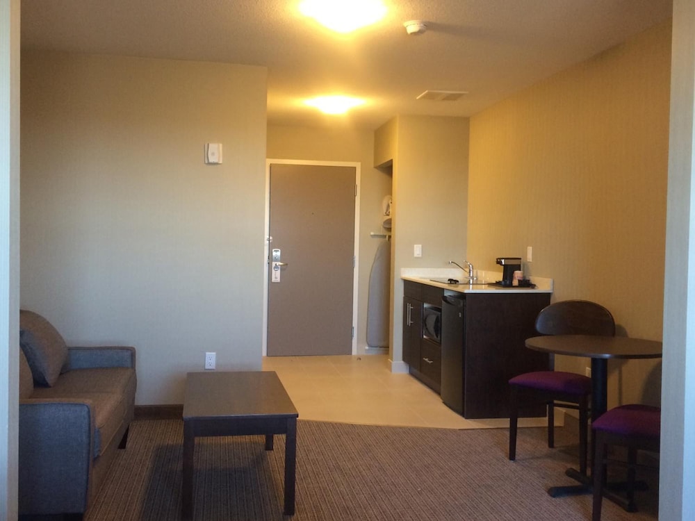 Meridian Inn & Suites 22/32