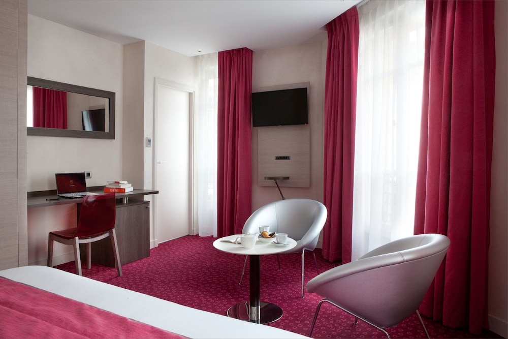Hotel de Sevigne 57/80