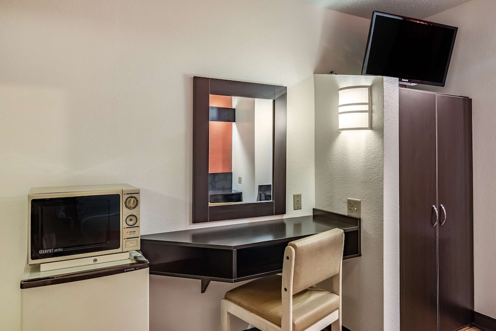 Motel6 Chattanooga, TN - Downtown 30/40