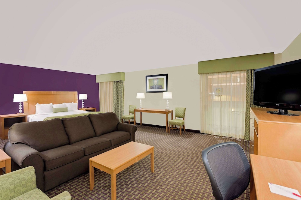 Ramada by Wyndham Marquette 40/59