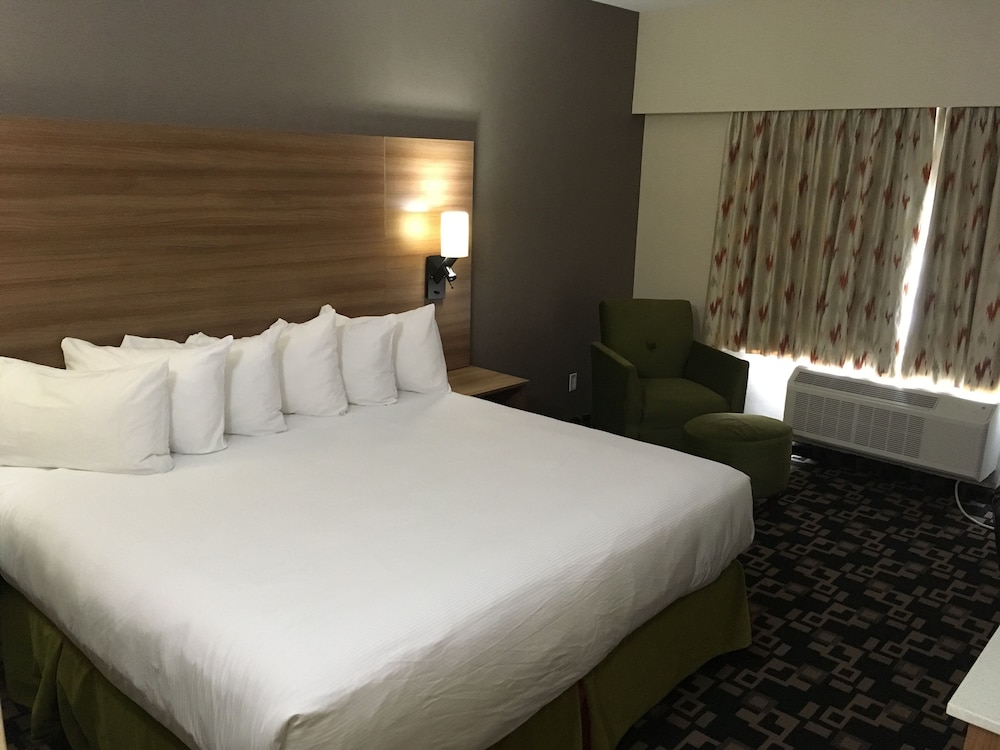 غرفة بسرير كينج، Baymont by Wyndham Medicine Hat 4/10