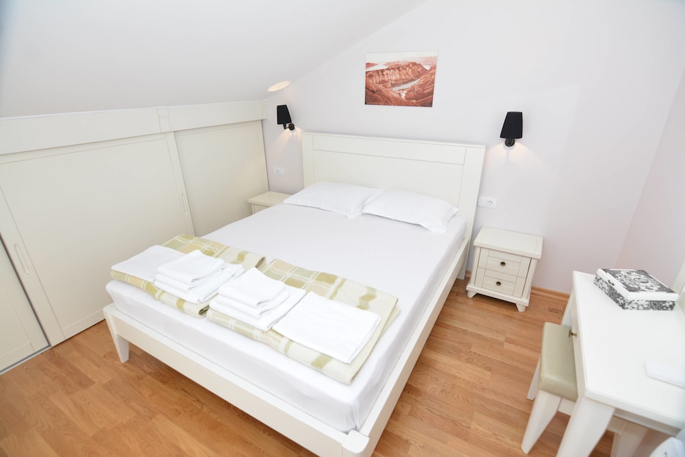 Apartments Dobrotski Dvori 11/64