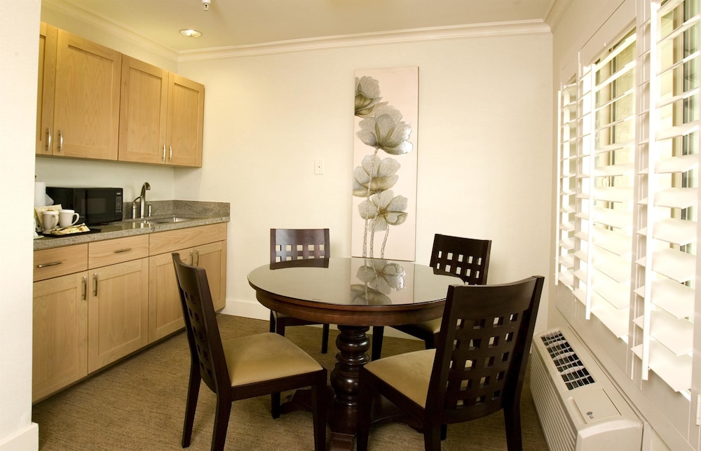 Best Western Plus Island Palms Hotel & Marina 43/46