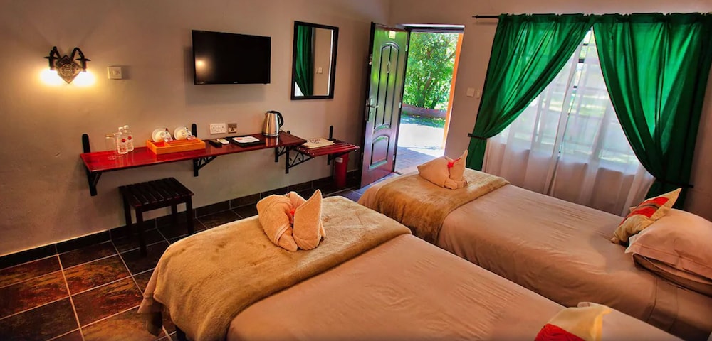 Island Safari Lodge 10/50