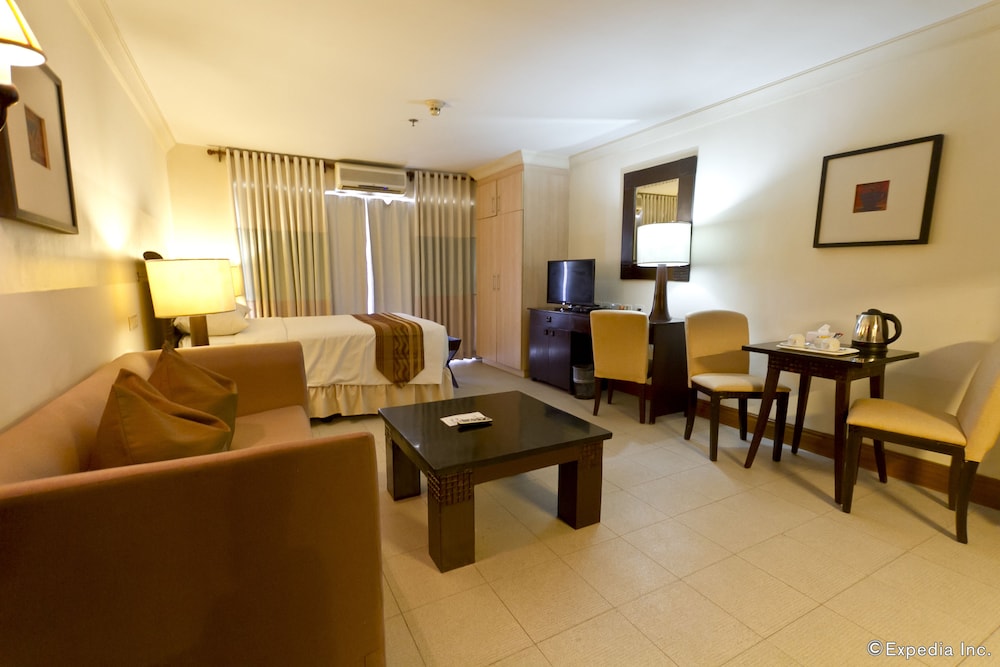 Crown Regency Suites Mactan 54/74