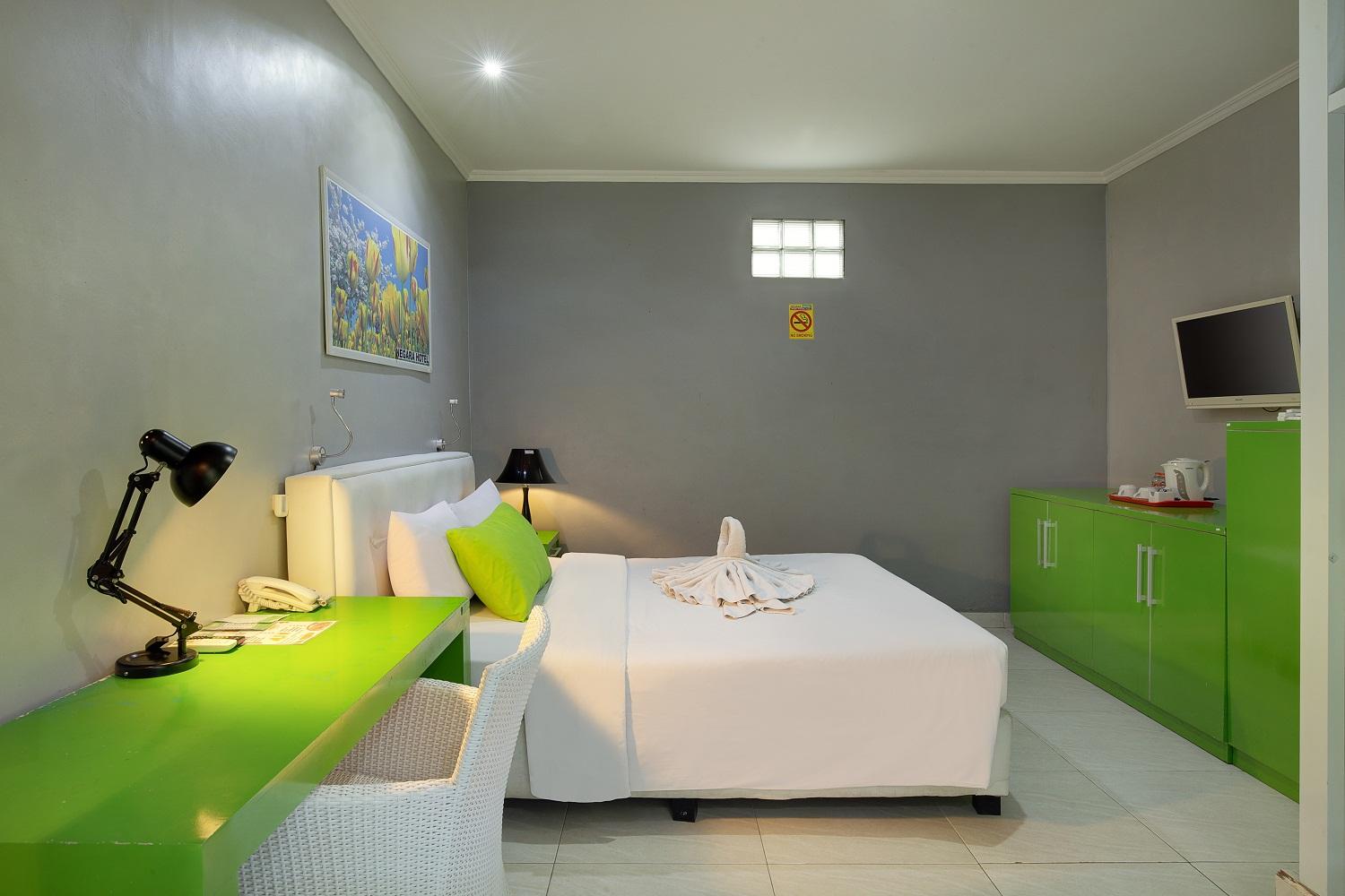 غرفة قياسية بسريرين منفصلين