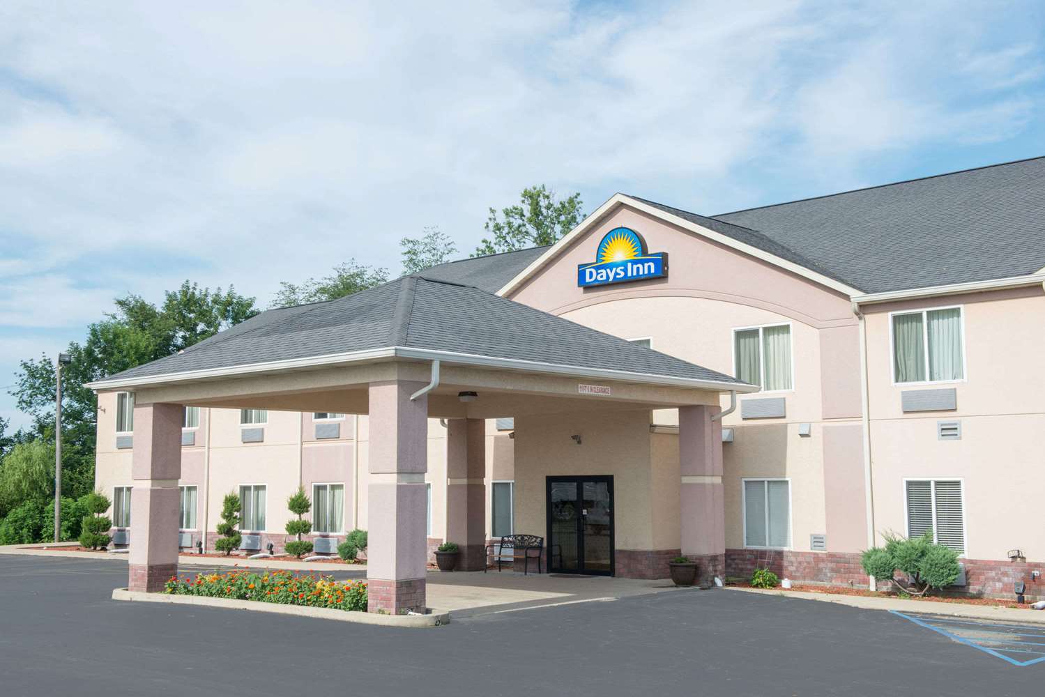 Days Inn by Wyndham Sullivan 2/14