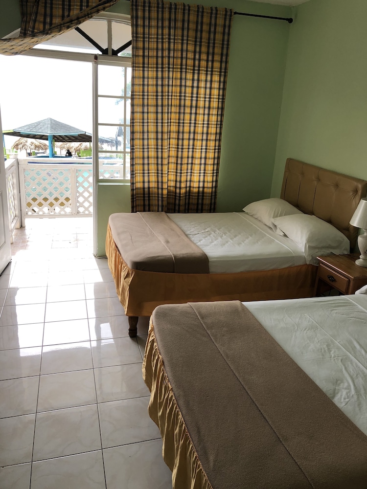Fun Holiday Beach Resort 26/73