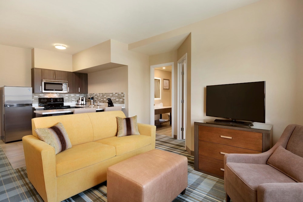 Fairfield Inn & Suites by Marriott Airdrie 37/54