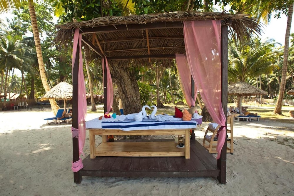 Symphony Palms Beach Resort 10/57