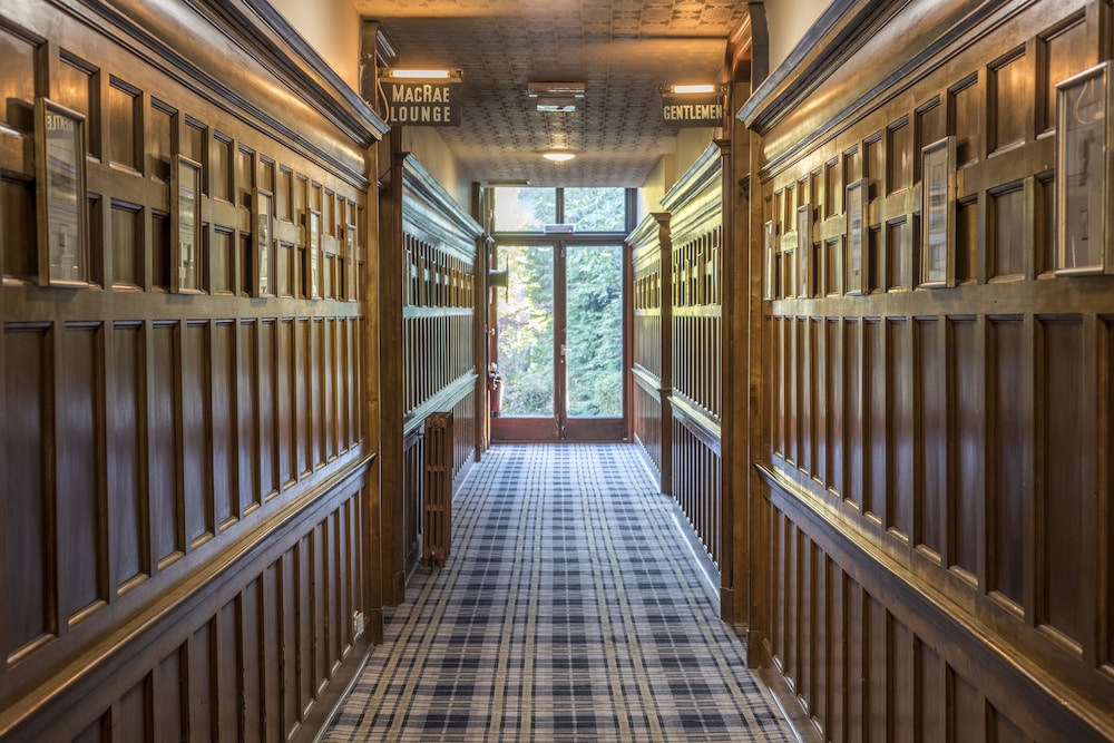 Highland Hotel 2/50