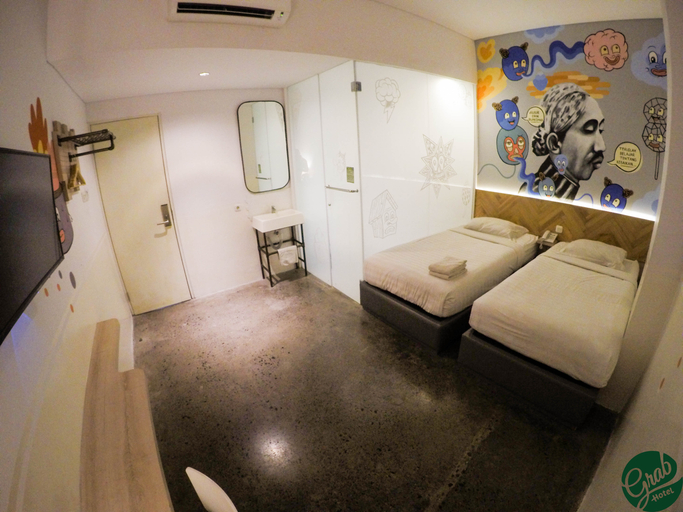 Platinum, Twin Beds, No Window