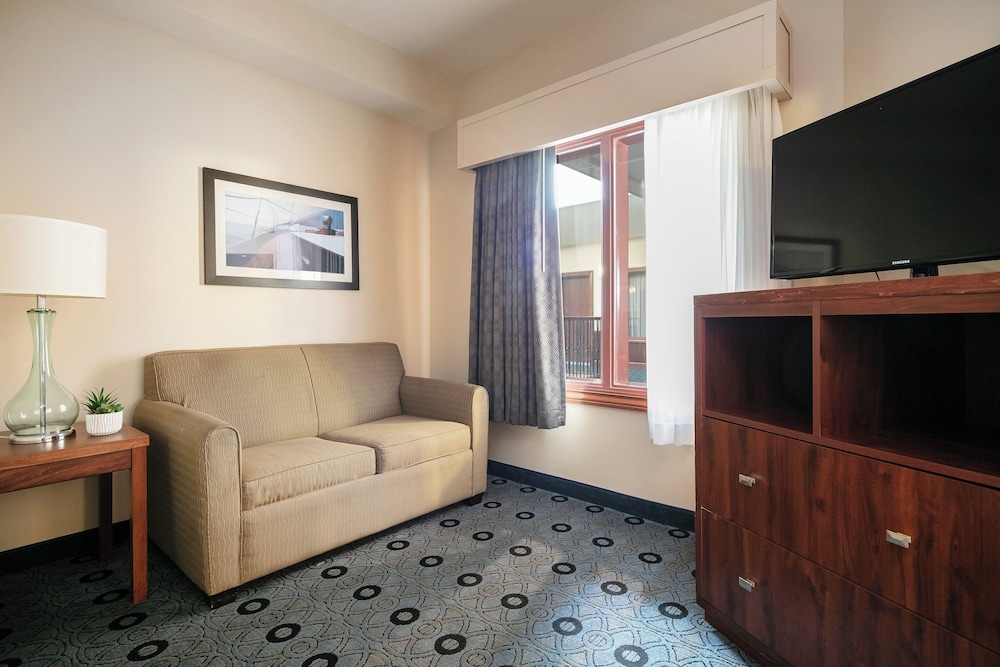Bicycle Street Inn and Suites 26/50