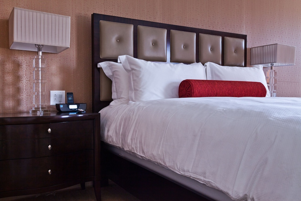 Town & Country Inn and Suites 17/36