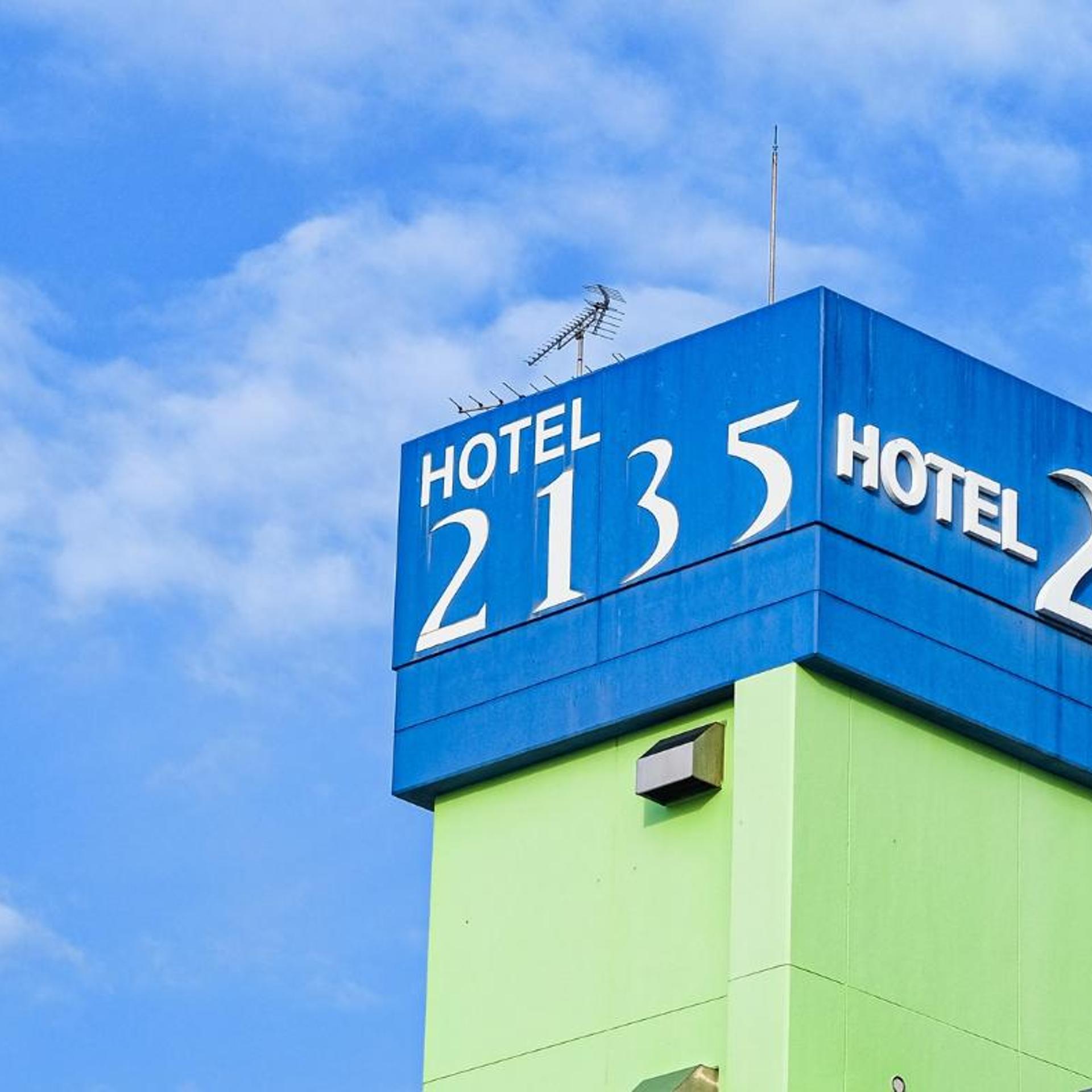 Hotel 2135 1/50