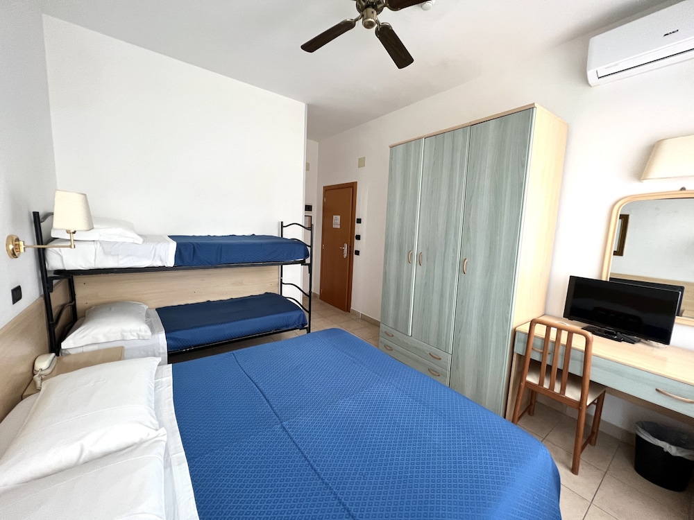 Hotel Montecarlo 13/50