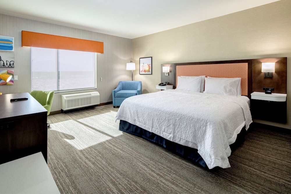 Hampton Inn and Suites Indio, CA 24/43