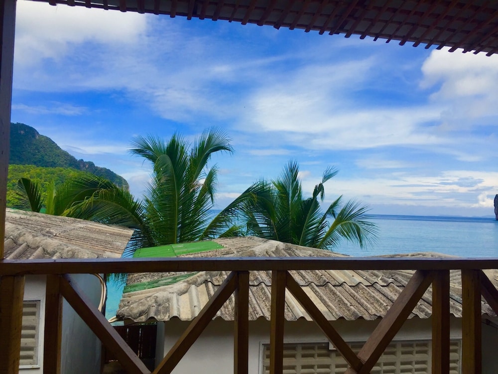 Phi Phi Cozy Seafront Resort 5/67