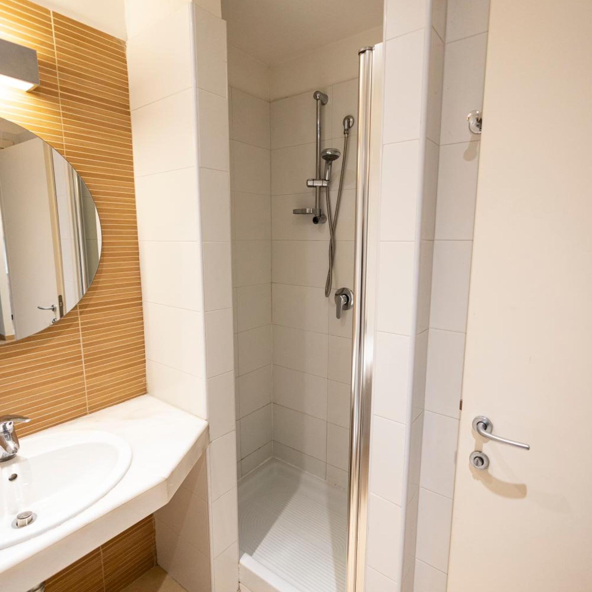Prince Franklyn Hotel 54/55