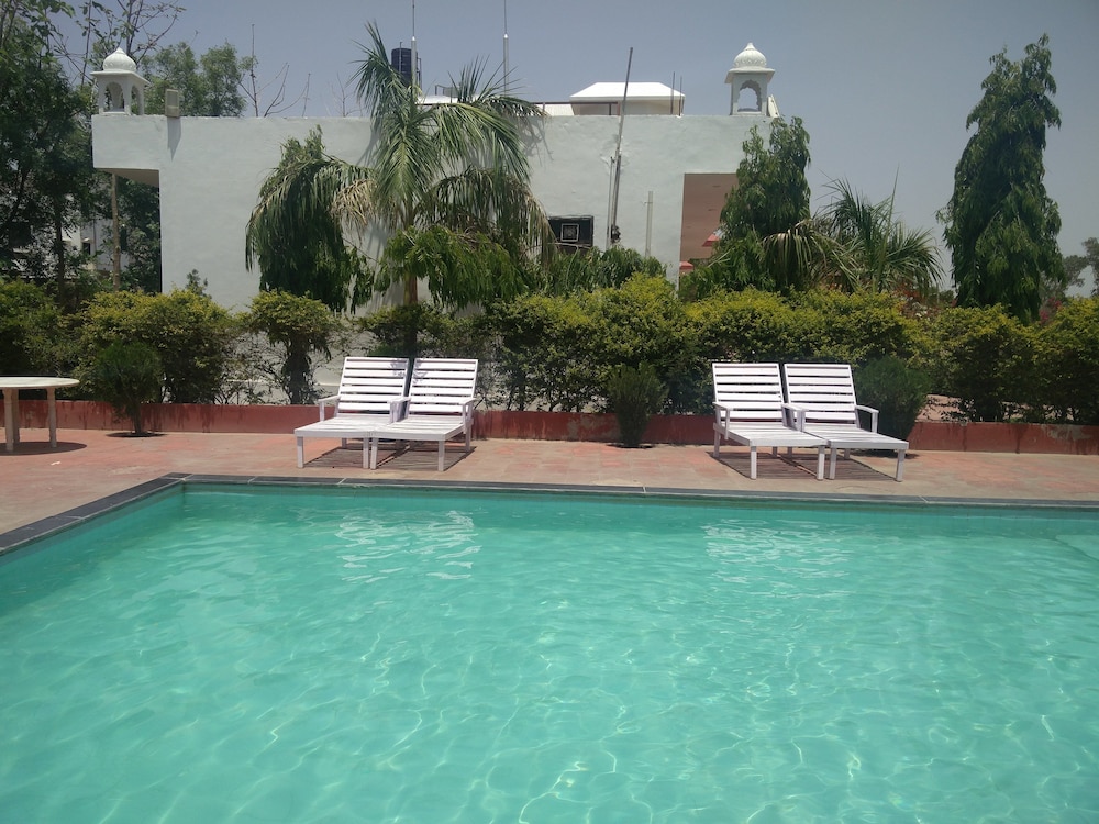 GULMOHAR SARISKA RESORT 30/45
