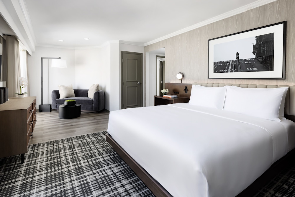 1 BEDROOM, PREMIUM, SUITE, CITY VIEW