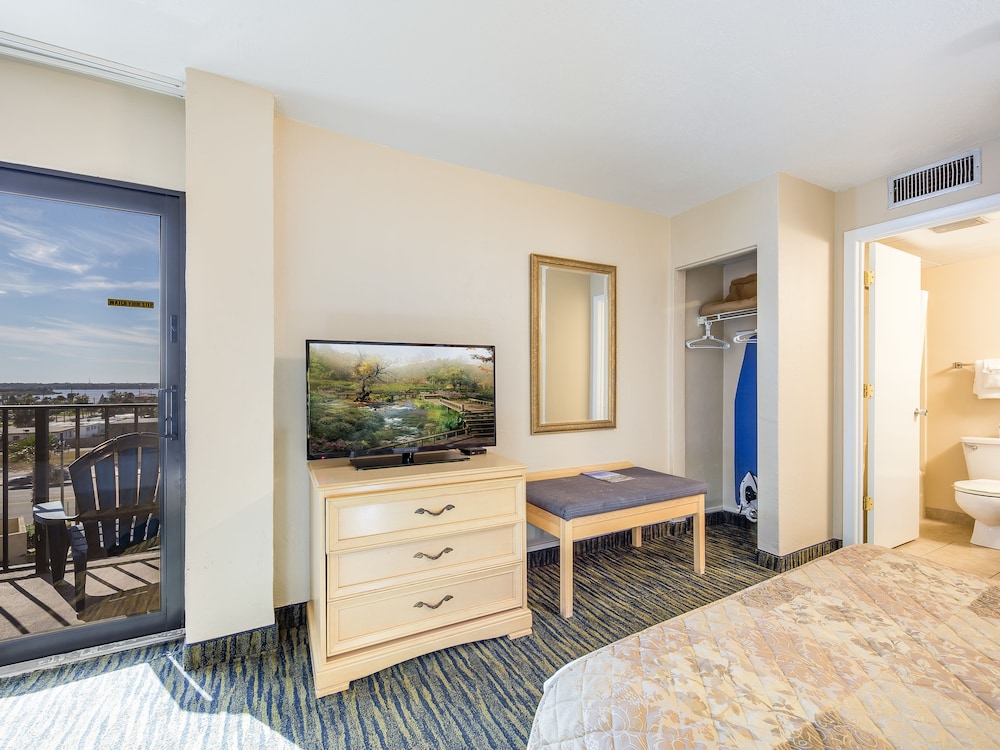 Beachside Hotel 28/60