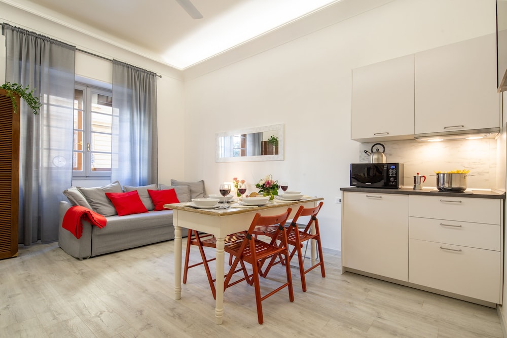 Central Station Apartment 12/17