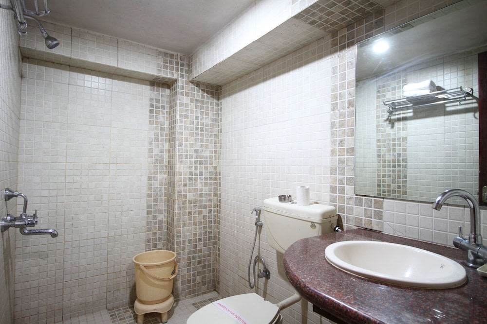 HOTEL GRAND ARJUN 48/50