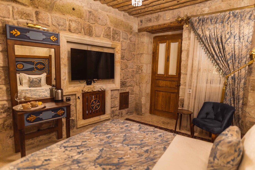 Solo Cave Suites 54/61