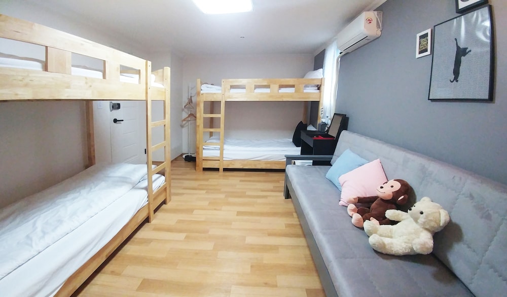 Mono House Budget 27/70