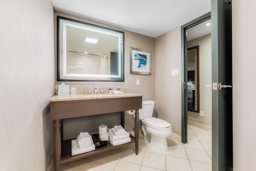 Wyndham Grand Fallsview Hotel 64/65