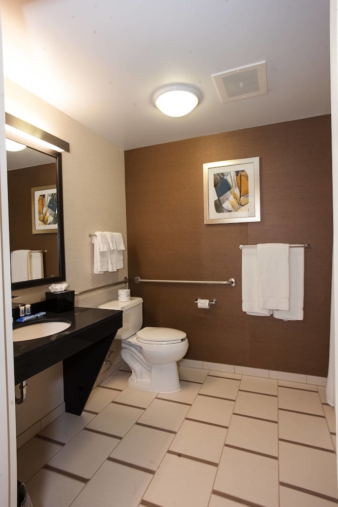 Comfort Inn and Suites Akron South 30/39