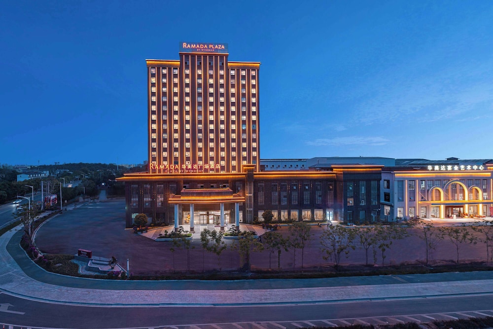 Ramada Plaza by Wyndham Ezhou Binjiang 2/23