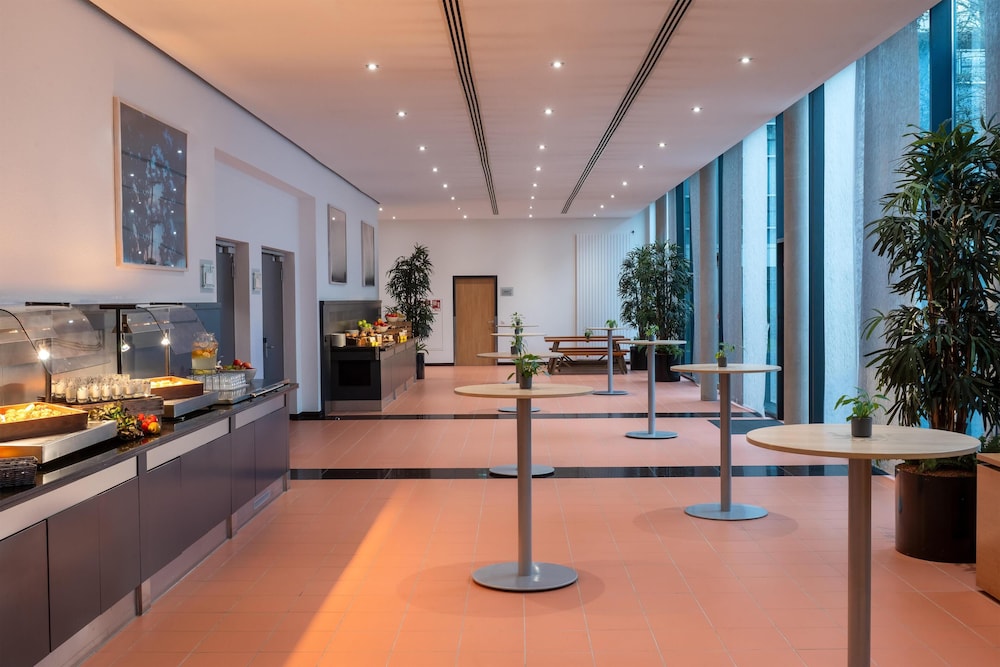 INTERCITY HOTEL FRANKFURT AIRPORT 7/61