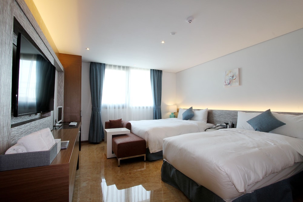 DELUXE, TWIN BEDS
