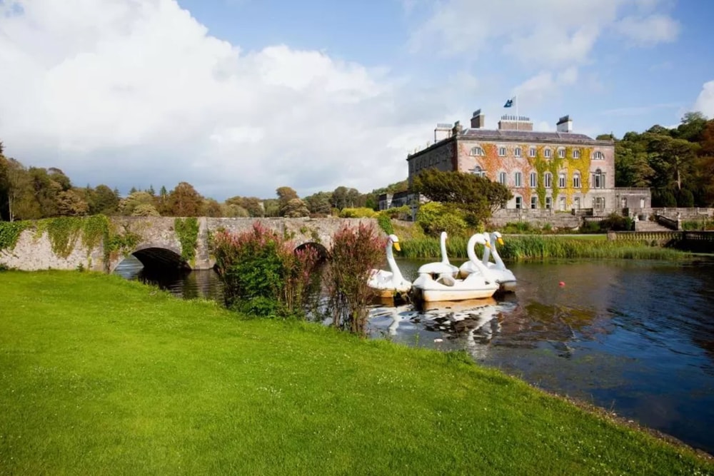 Westport Woods Hotel Spa 50/51