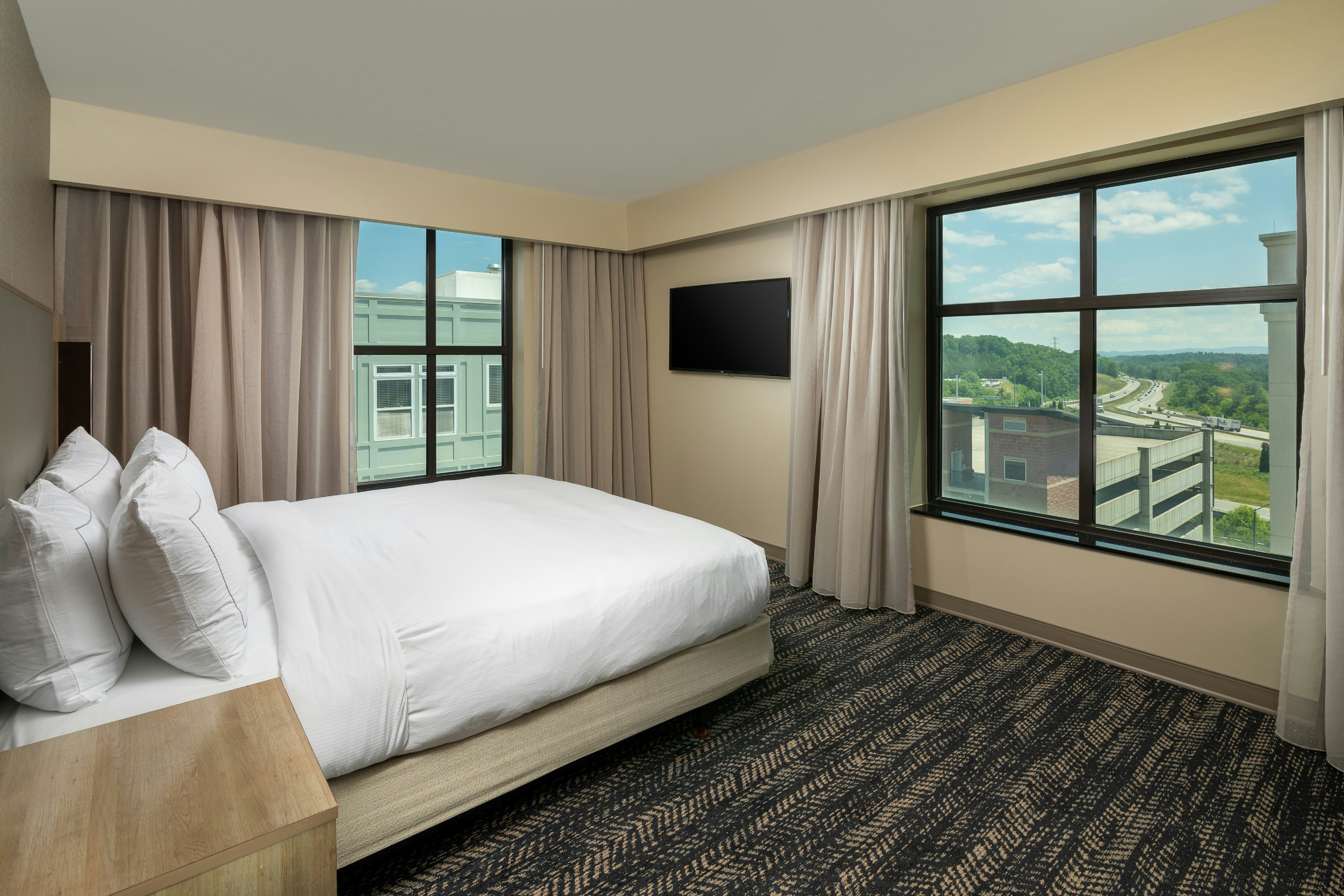 1 BEDROOM, SUITE, KING BED, SOFA