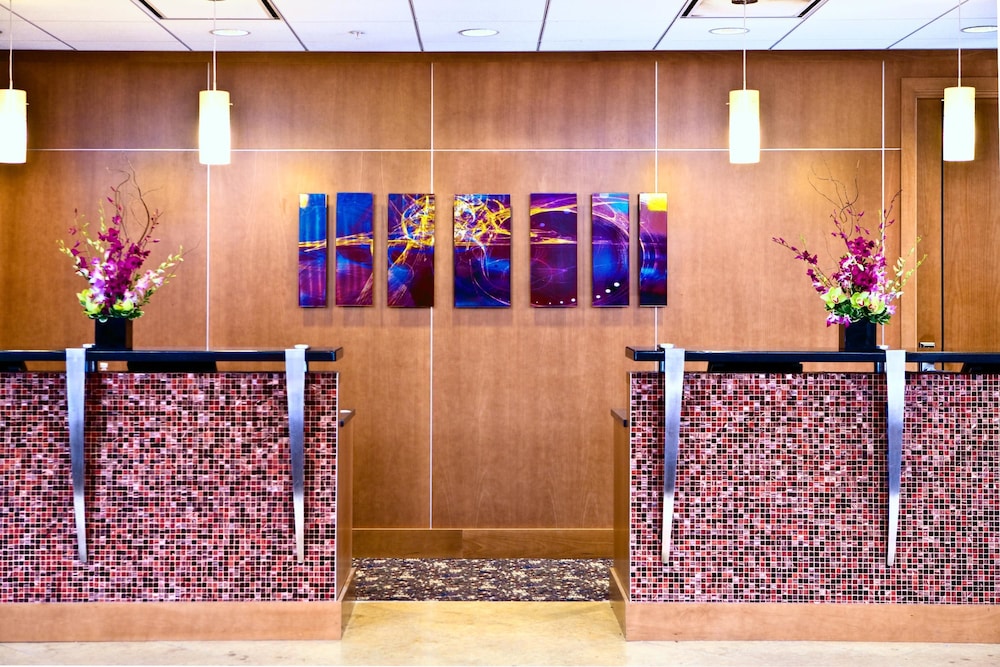 COURTYARD BY MARRIOTT LOGAN AIRPORT 6/49